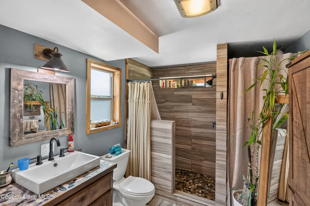 1124 Bugle Point Road St. Maries ID 83861