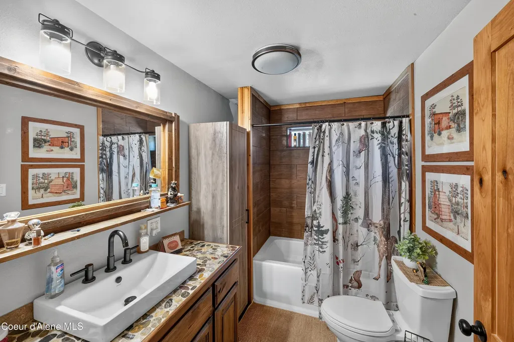 1124 Bugle Point Road St. Maries ID 83861