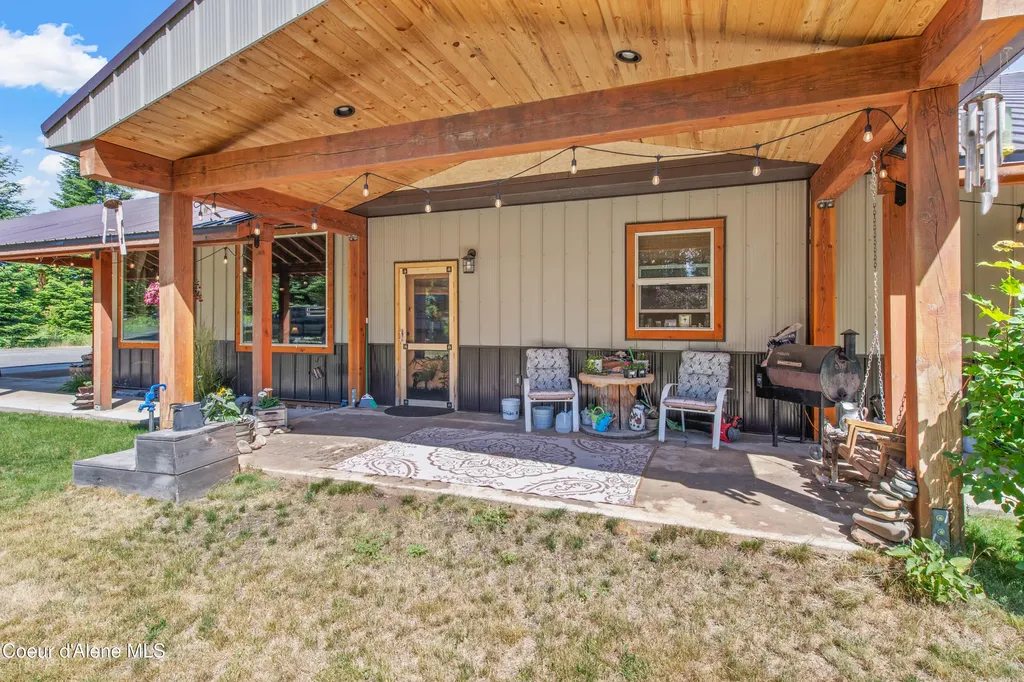 1124 Bugle Point Road St. Maries ID 83861