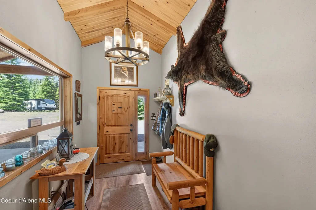 1124 Bugle Point Road St. Maries ID 83861