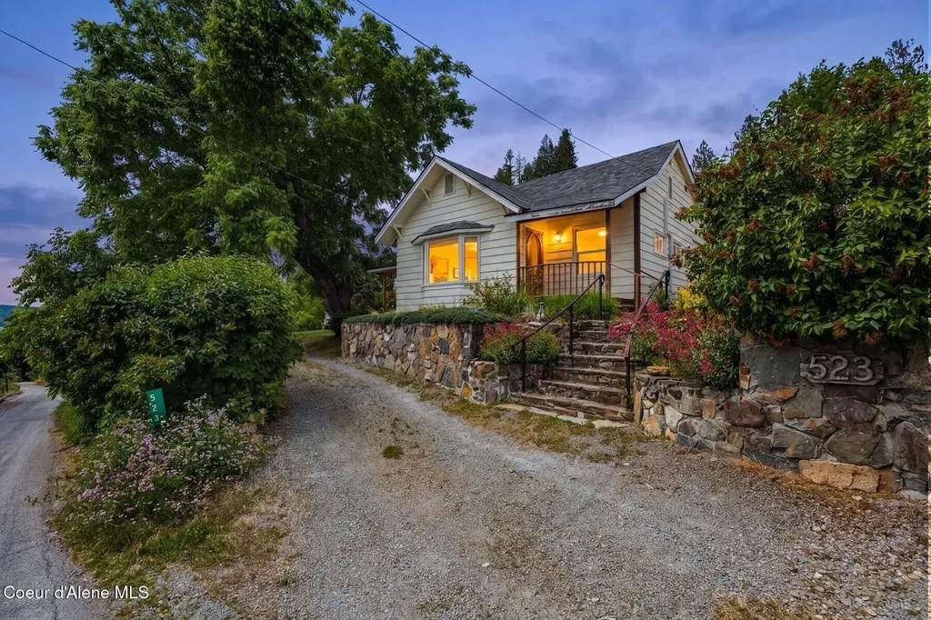 523 Big Hill Hope ID 83836