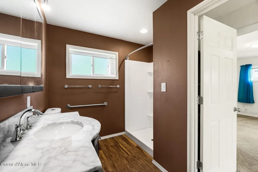 523 Big Hill Hope ID 83836