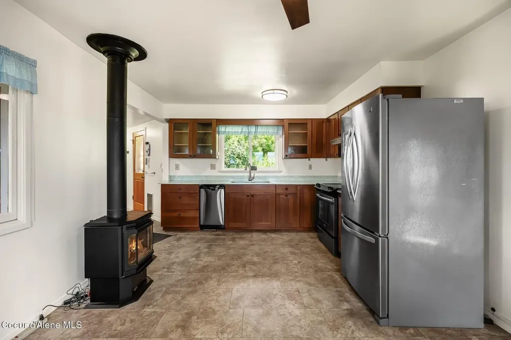 523 Big Hill Hope ID 83836