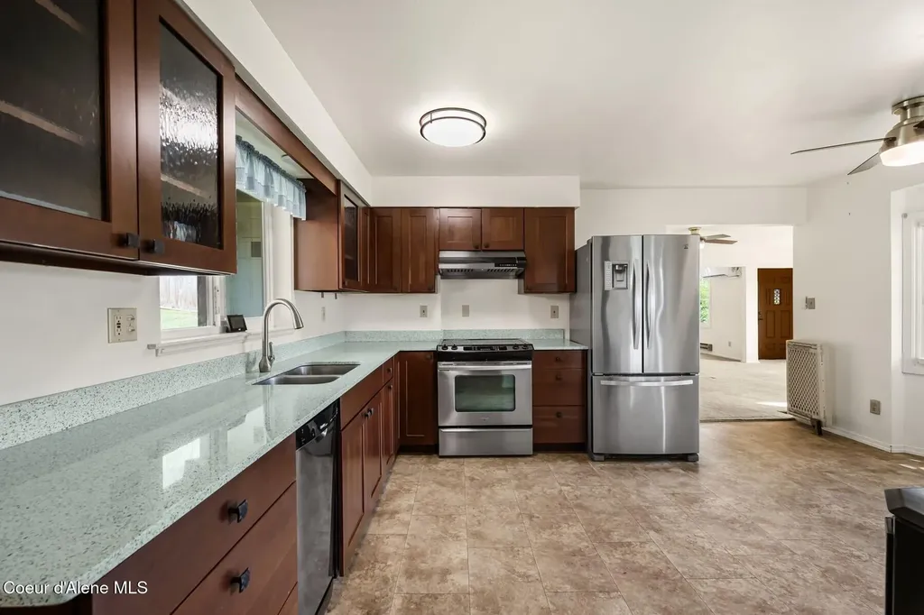 523 Big Hill Hope ID 83836