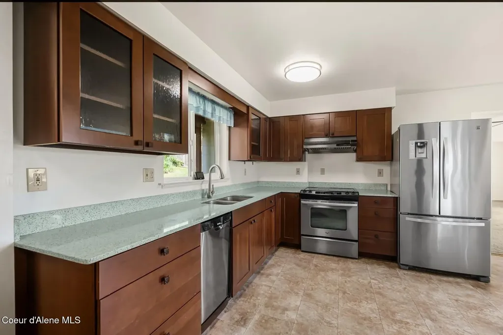 523 Big Hill Hope ID 83836