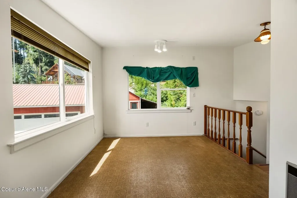 523 Big Hill Hope ID 83836