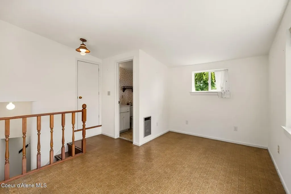 523 Big Hill Hope ID 83836