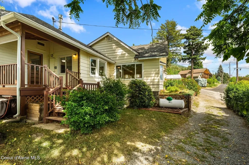 523 Big Hill Hope ID 83836