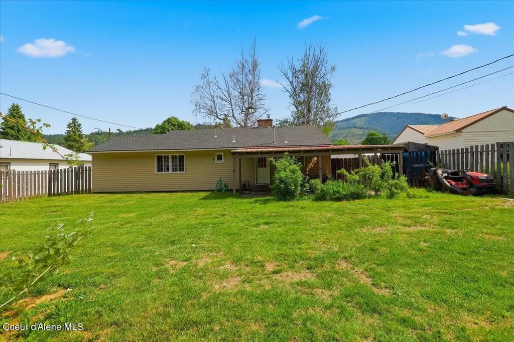 1109 E Larch Avenue Osburn ID 83849