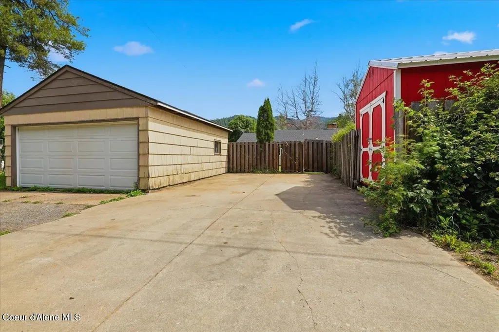 1109 E Larch Avenue Osburn ID 83849
