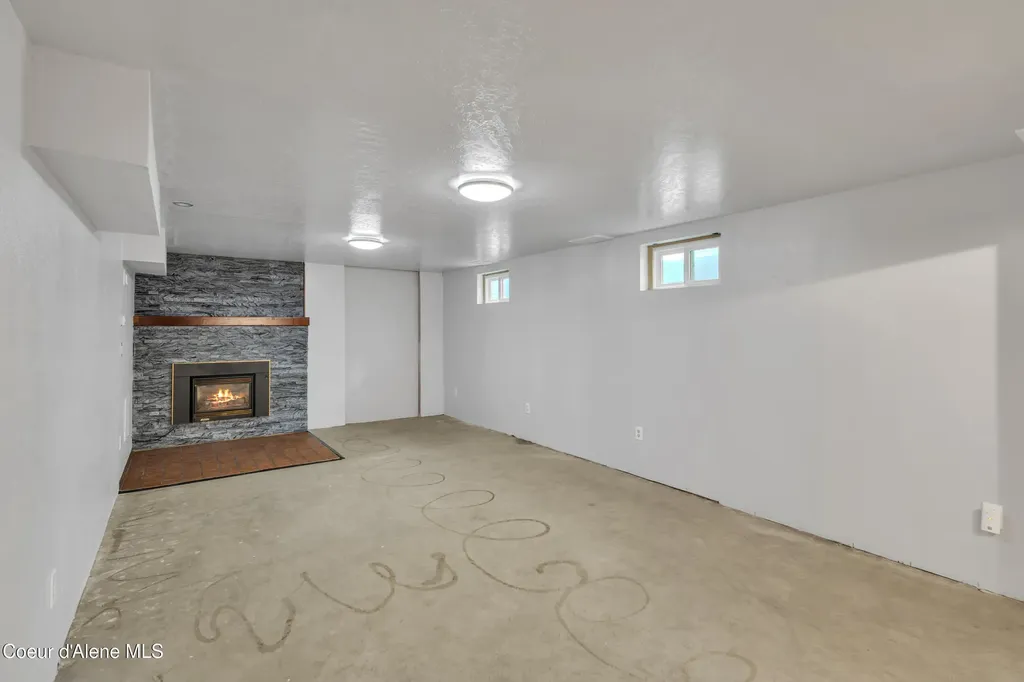 222 S Ross Point Road Post Falls ID 83854