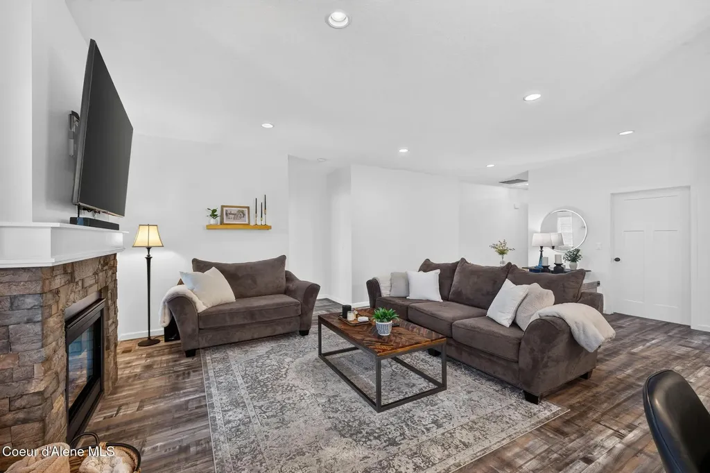 3234 W Giovanni Lane Hayden ID 83835