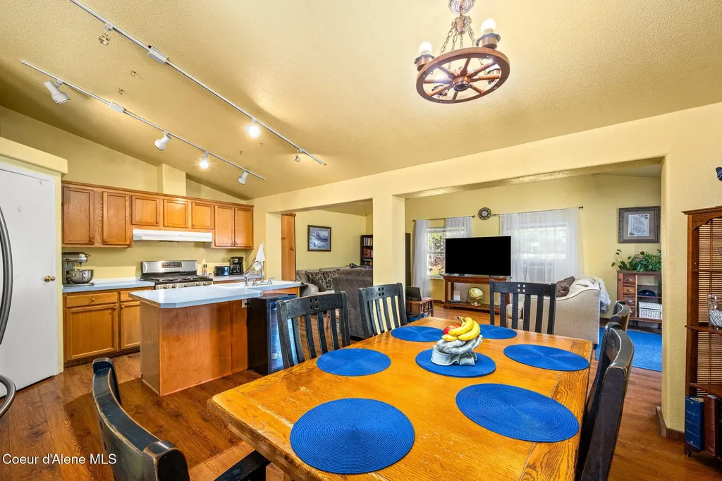 8507 E Son Shine Way Athol ID 83801