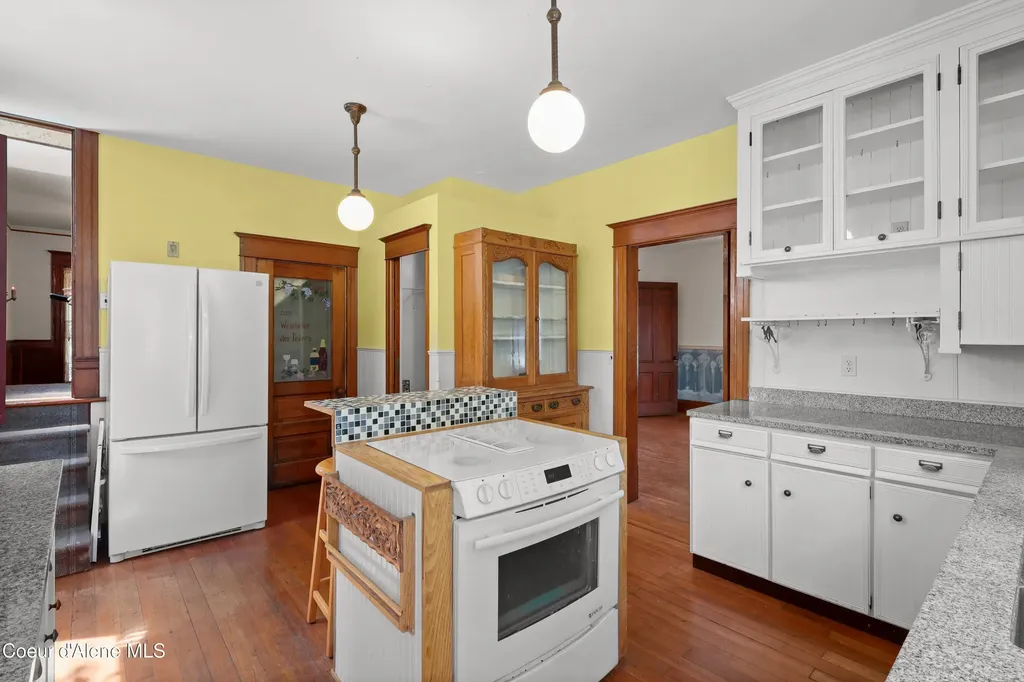 211 2nd Street Wallace ID 83873