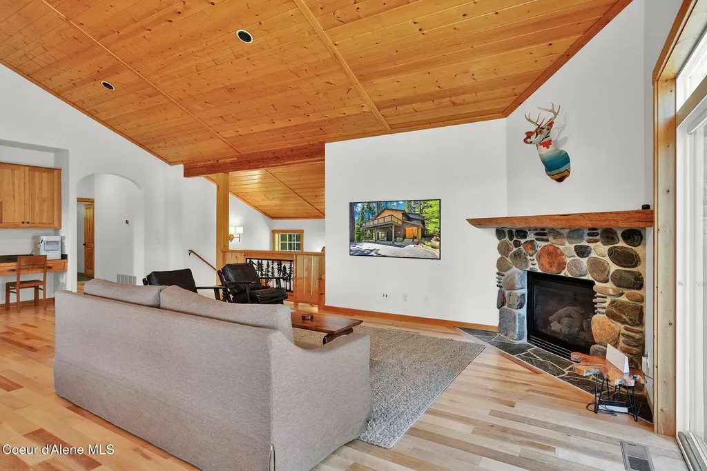 316 Brisboys Road Sagle ID 83860