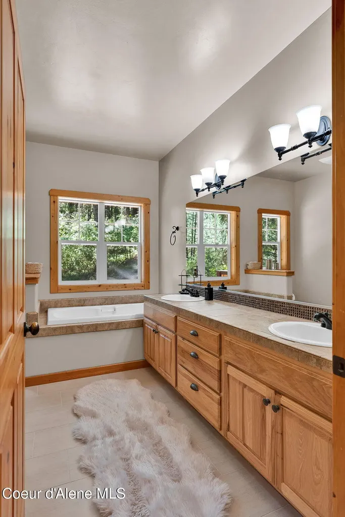 316 Brisboys Road Sagle ID 83860