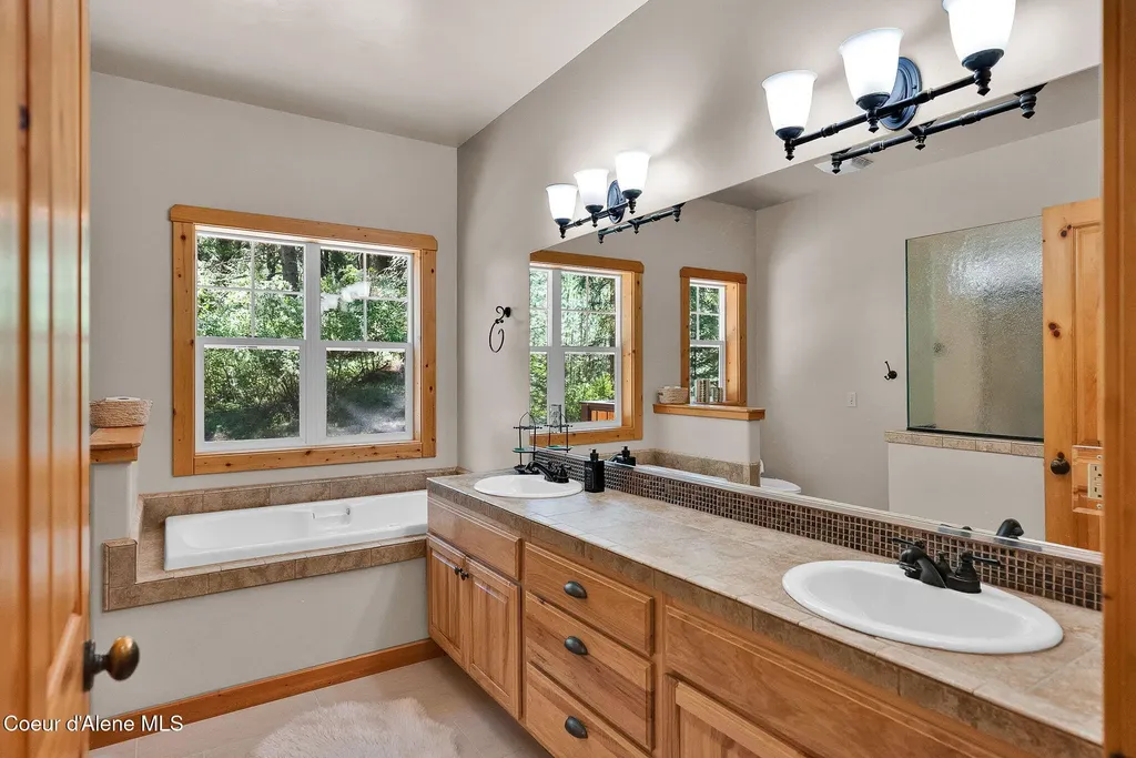 316 Brisboys Road Sagle ID 83860