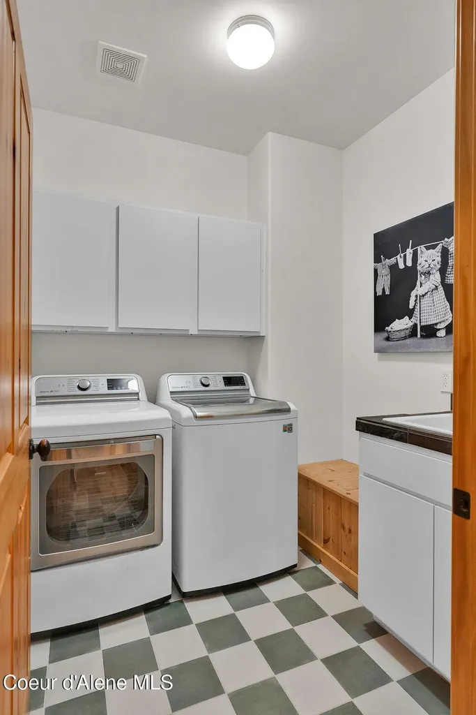 316 Brisboys Road Sagle ID 83860