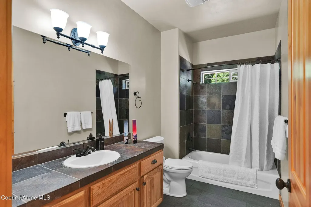316 Brisboys Road Sagle ID 83860