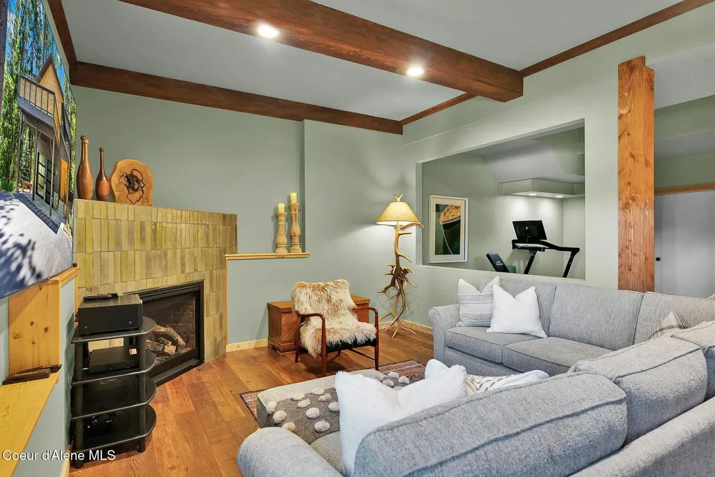 316 Brisboys Road Sagle ID 83860