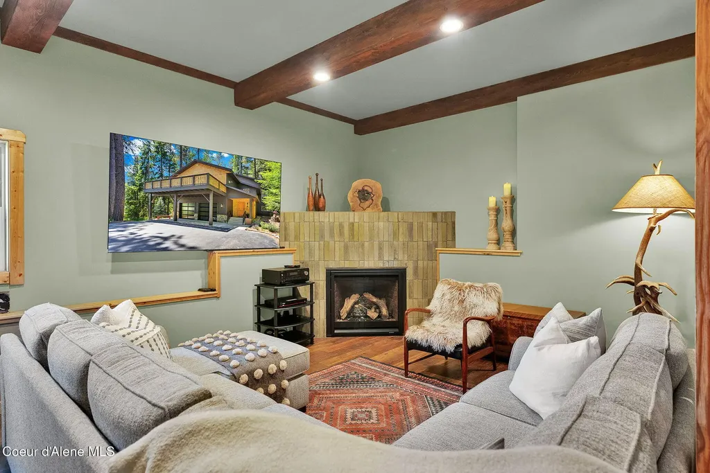316 Brisboys Road Sagle ID 83860