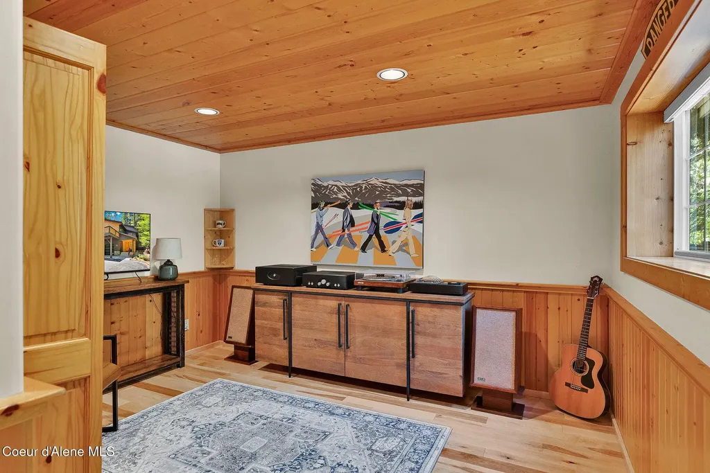 316 Brisboys Road Sagle ID 83860