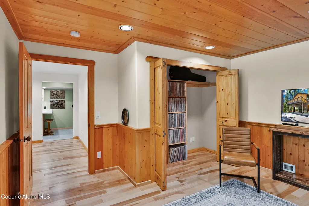 316 Brisboys Road Sagle ID 83860