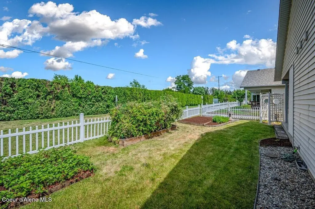 1193 W Woodlawn Drive Hayden ID 83835