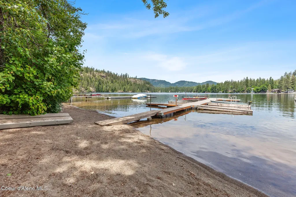 6877 W Lower Excelsior Beach Shore Rathdrum ID 83858