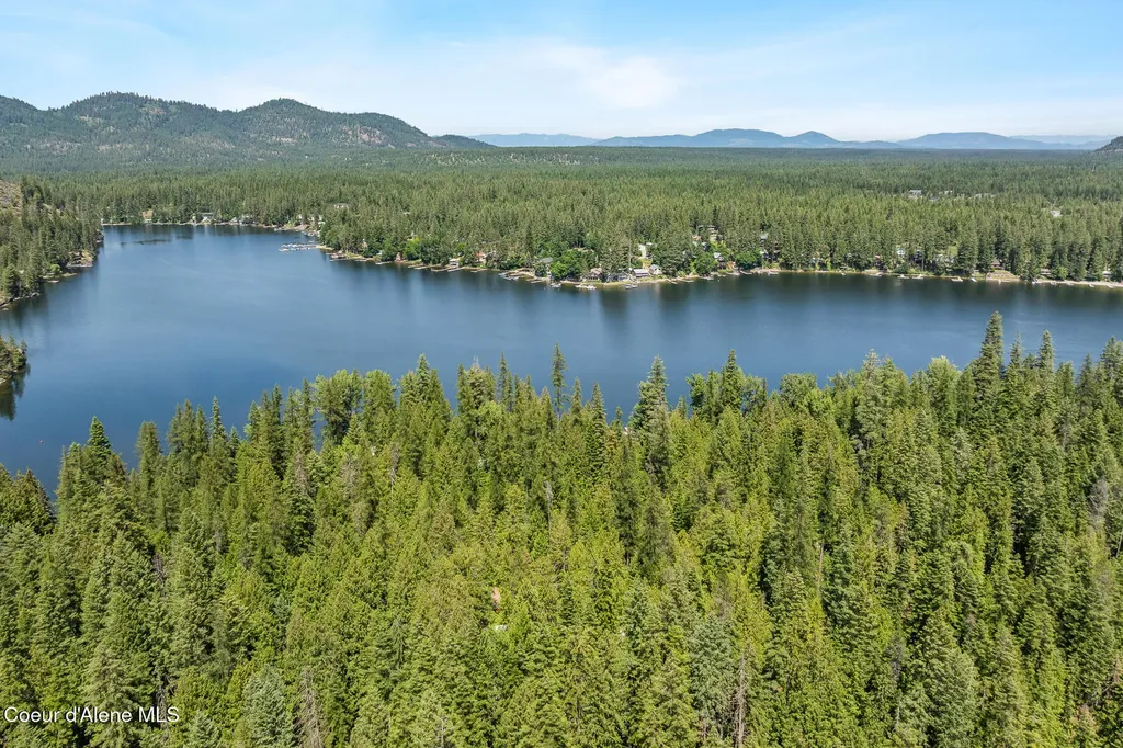 6877 W Lower Excelsior Beach Shore Rathdrum ID 83858