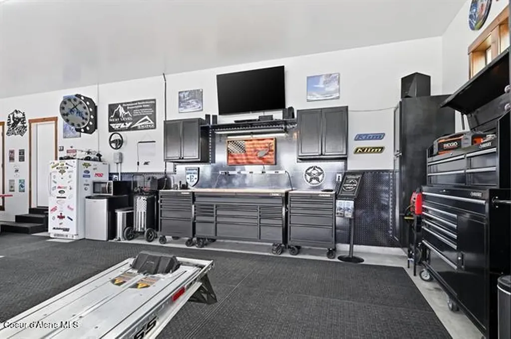 31914 N Zander Lane Chattaroy WA 99003