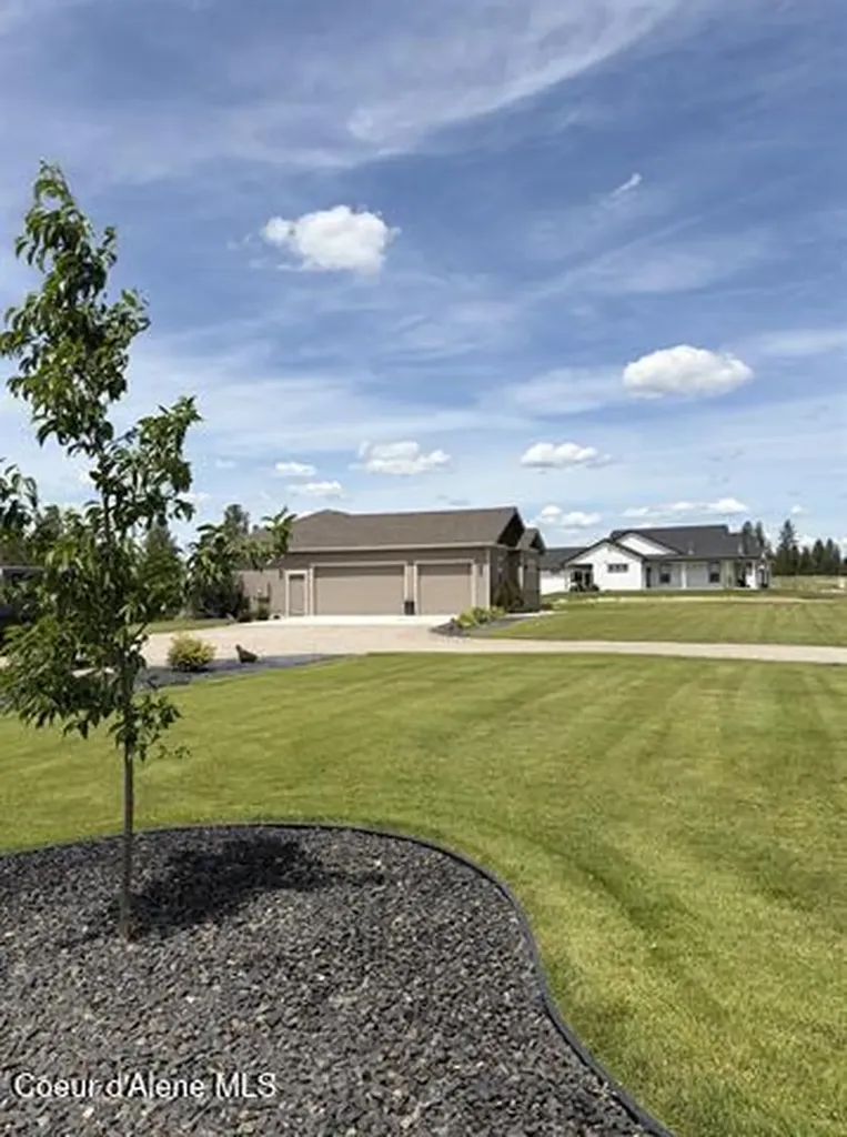31914 N Zander Lane Chattaroy WA 99003