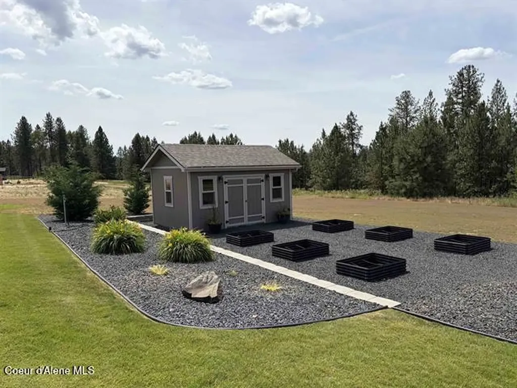31914 N Zander Lane Chattaroy WA 99003