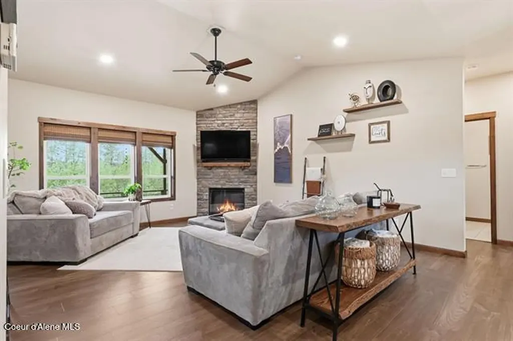31914 N Zander Lane Chattaroy WA 99003