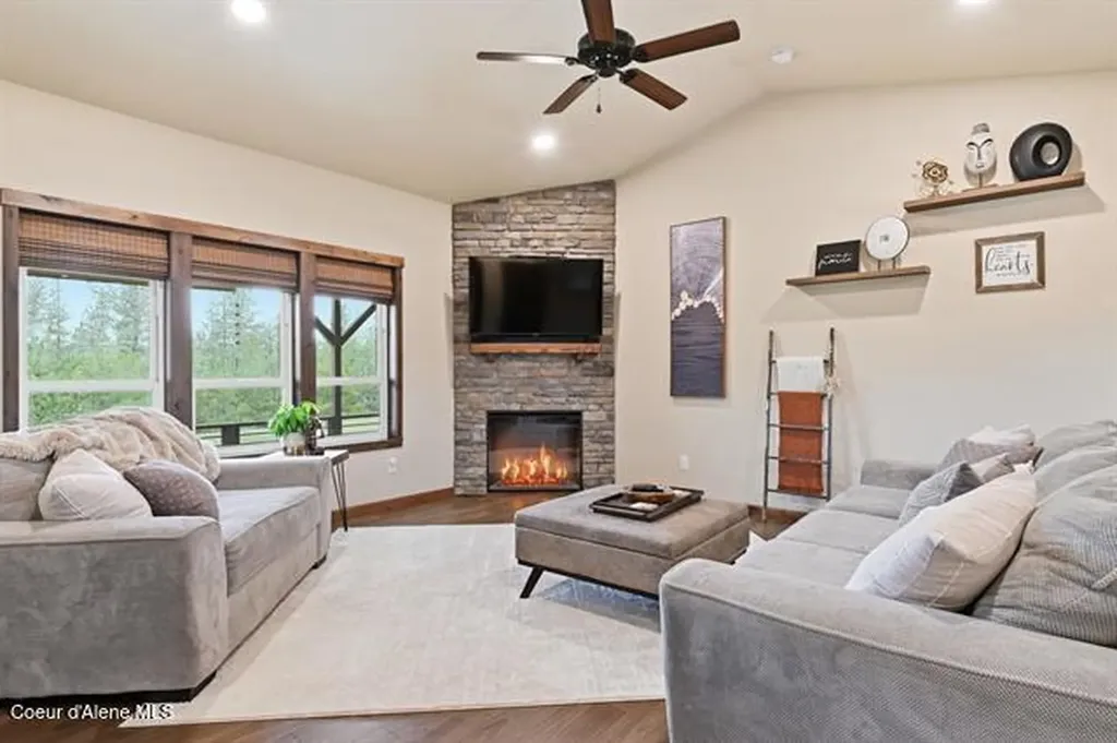 31914 N Zander Lane Chattaroy WA 99003