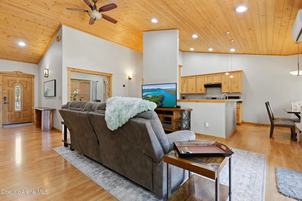 1625 Sequoia Lane Sandpoint ID 83864