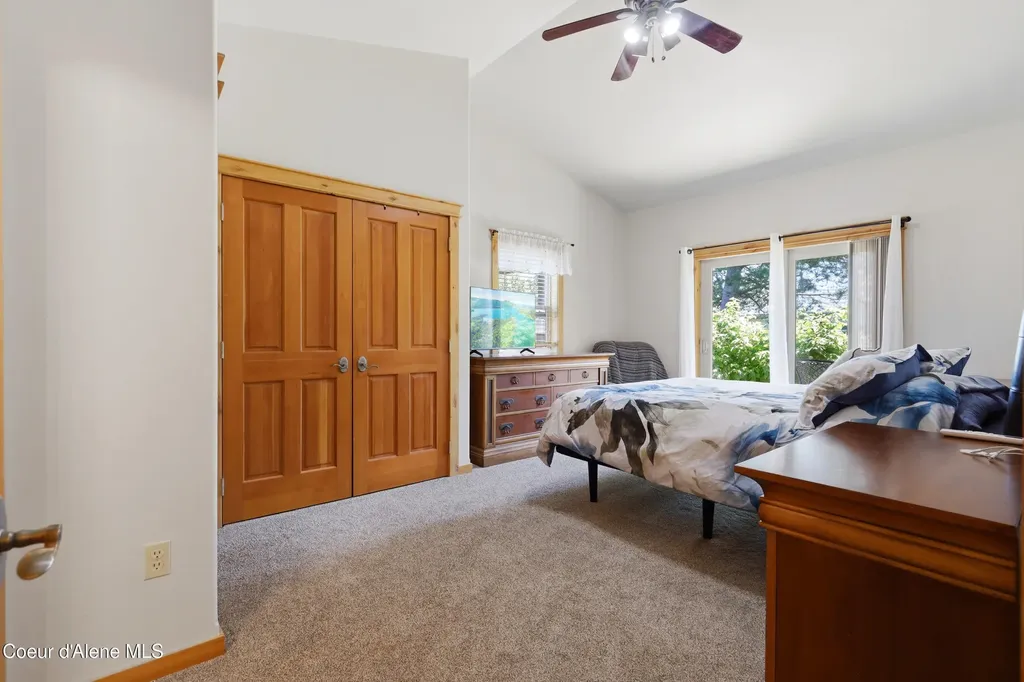 1625 Sequoia Lane Sandpoint ID 83864