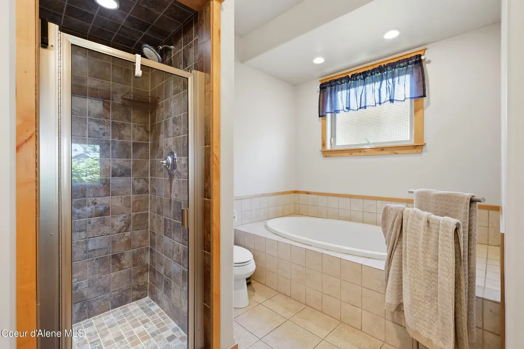 1625 Sequoia Lane Sandpoint ID 83864