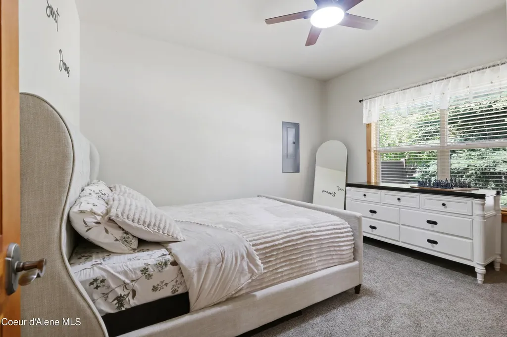 1625 Sequoia Lane Sandpoint ID 83864