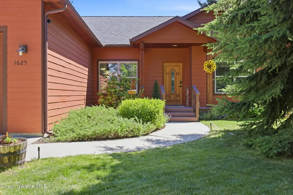 1625 Sequoia Lane Sandpoint ID 83864