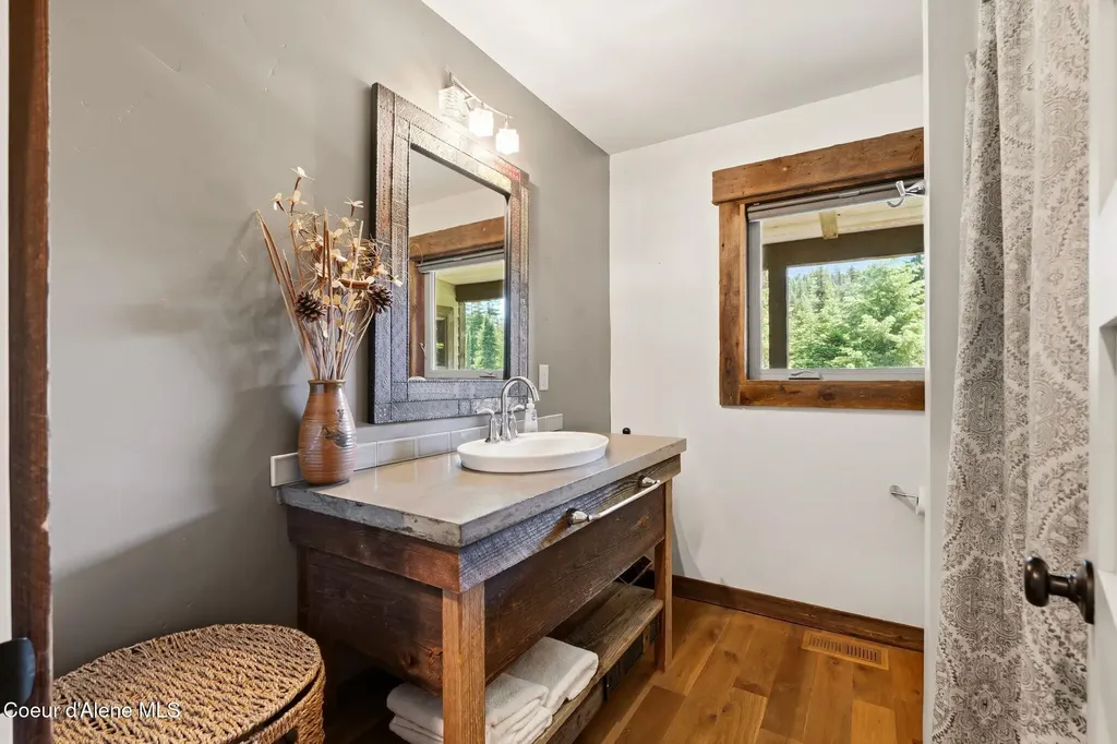 435 Shady Pines Loop Priest Lake ID 83856
