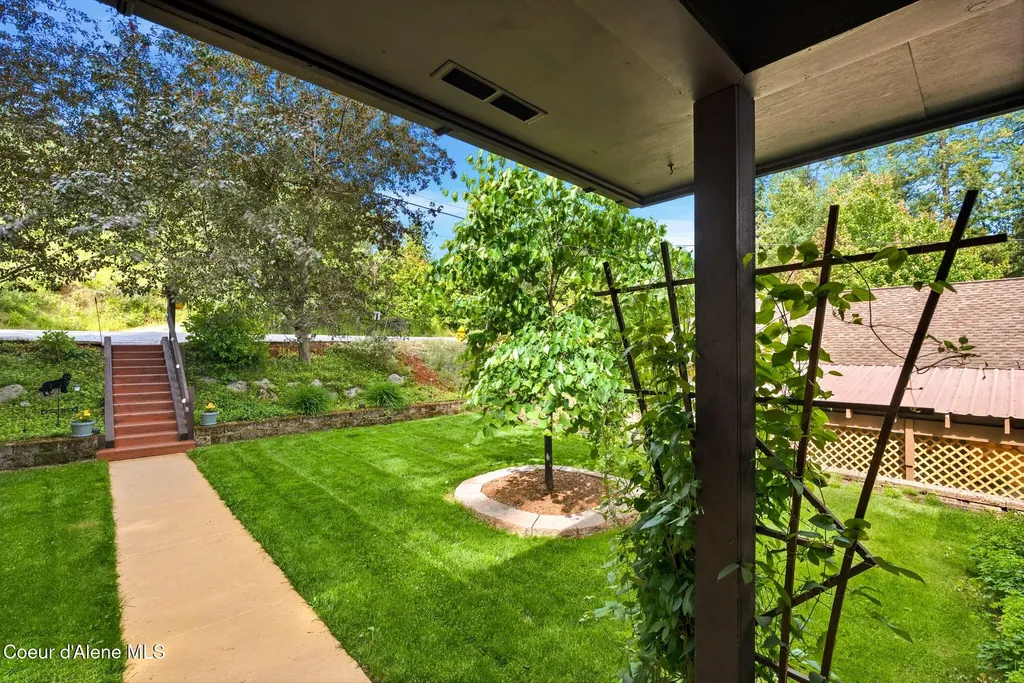 2583 Lakeshore Drive Sagle ID 83860