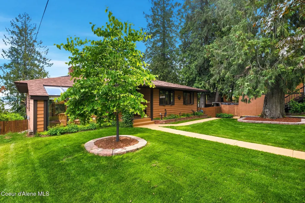 2583 Lakeshore Drive Sagle ID 83860
