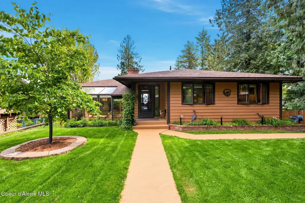 2583 Lakeshore Drive Sagle ID 83860