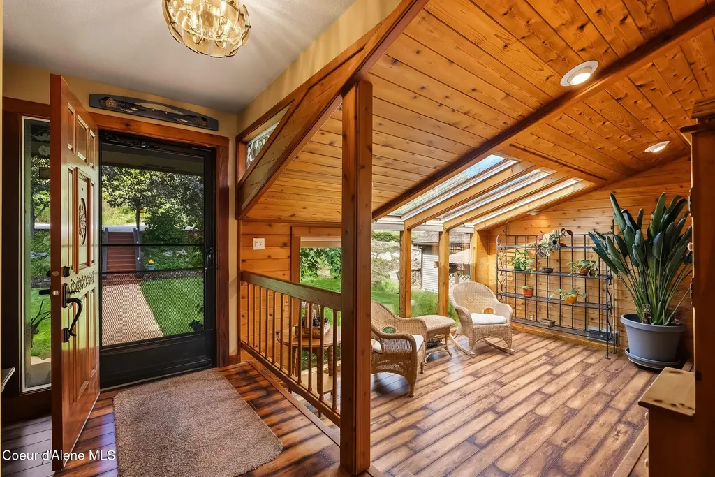 2583 Lakeshore Drive Sagle ID 83860