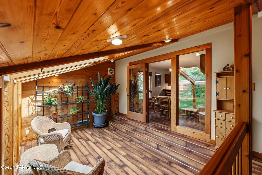 2583 Lakeshore Drive Sagle ID 83860