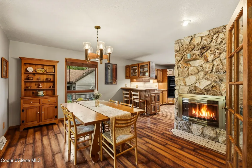 2583 Lakeshore Drive Sagle ID 83860
