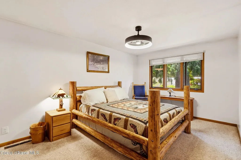 2583 Lakeshore Drive Sagle ID 83860