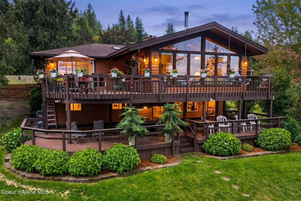 2583 Lakeshore Drive Sagle ID 83860