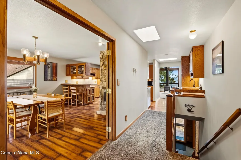 2583 Lakeshore Drive Sagle ID 83860